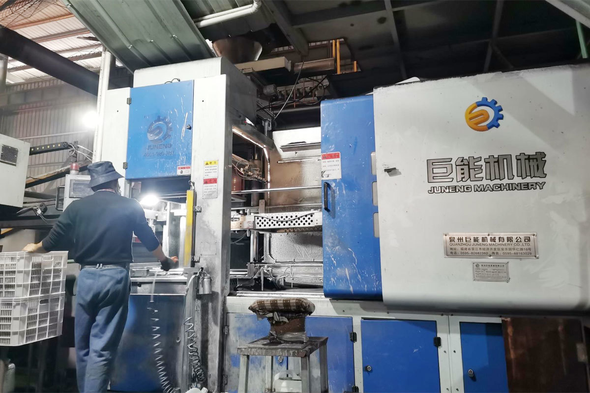 水平(píng)鑄造造型(xíng)機